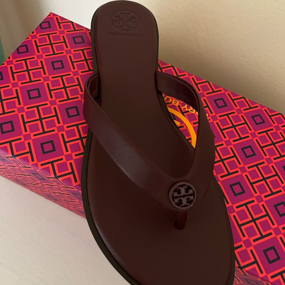 NIB Tory Burch Benton Thong Sandals Size 8 New Claret - Picture 5 of 10